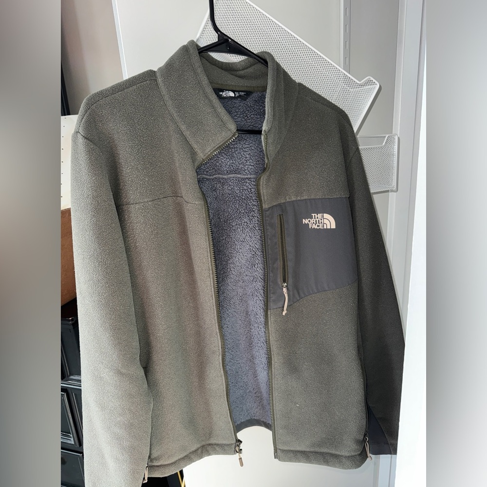 The North Face Men’s Fleece Jacket (Olive color)